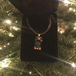 Elegant 18k Gold and Green Stone Pendant Necklace